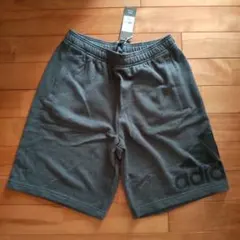 新品 adidas グレー ショートパンツ