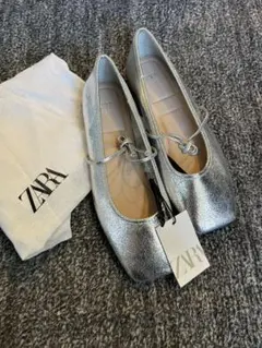 シルバーフラットシューズ