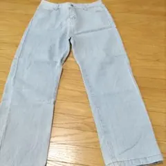 ライトブルーストレートデニムパンツ