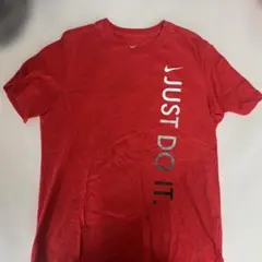 ナイキ　赤tシャツ