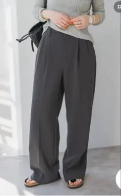 Spick & Span ダブルクロスツータックパンツ チャコールグレー