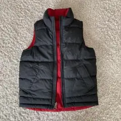 黒と赤のリバーシブル　GAP ダウンベスト