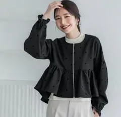 新品未使用品*コカ ドットフロントジップ ペプラムノーカラージャケット ブラック