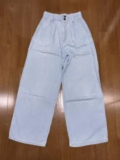 GU ライトデニムタックワイドパンツ