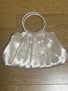 光沢ベージュ　ビジュー付き　結婚式パーティーバッグ