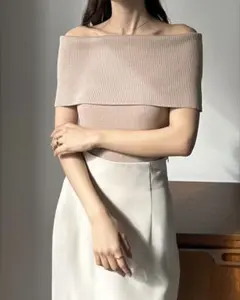louere ワイドオフショルニットトップスのサムネイル