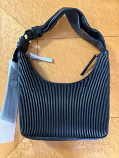 TUMI レザーショルダーバッグ　新品　海外購入のサムネイル