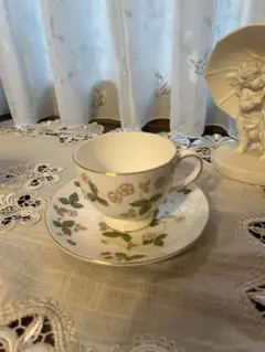美品　ウェッジwood 花柄カップとソーサーセット