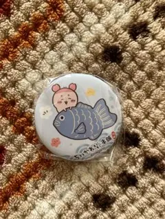 【最安値】ちいかわ もぐもぐ本舗 川越 缶バッジ 古本屋 カニちゃん