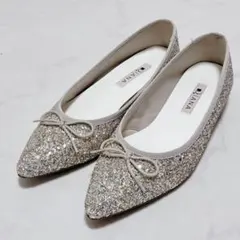 美品✨DIANA ダイアナ グリッターシルバーパンプス 23cmのサムネイル