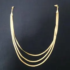 三連ゴールドネックレス