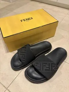 VERSACE ヴェルサーチ 立体ロゴ バロック柄 スライド サンダル