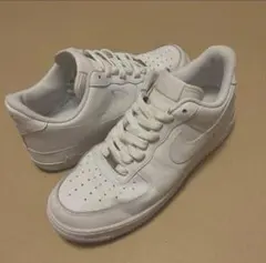 NIKE AIR FORCE 1 ホワイト スニーカー