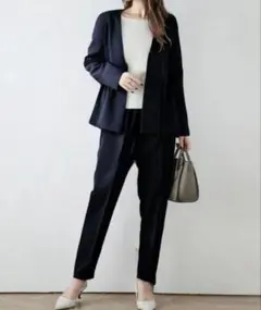 美品　試着のみ　Ｌサイズ　ネイビー パンツスーツ　上下セット　卒業式　入学式
