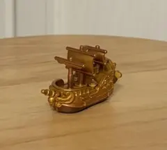 ディズニー　トミカ　ゴールデンシップ　ピーターパン