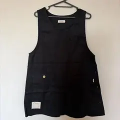 黒いノースリーブエプロン