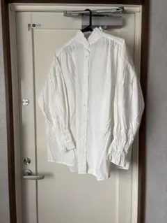 NICE CLAUPホワイト フリル襟 長袖シャツ