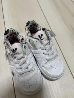 adidas Hello Kitty ベビー スニーカー