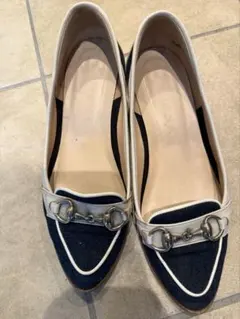 DAIANA ネイビーとホワイトのパンプス