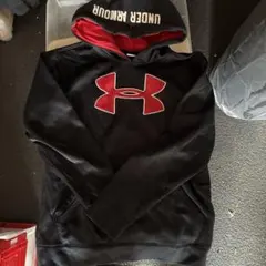 UNDER ARMOUR パーカー 黒 赤　記名あり　　150㎝