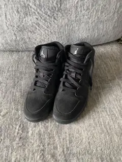 NIKE ブラック ハイカット シューズ エアジョーダン　1MID