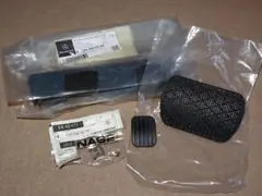 メルセデスベンツ W124 純正アクセル＆ブレーキ＆パーキングブレーキペダルのサムネイル