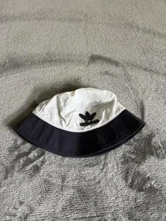 adidas originals バケットハットのサムネイル