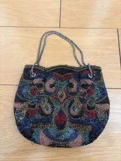 ビーズ装飾ハンドバッグ