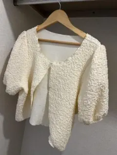 RETRO GIRLアイボリー フリル付きバルーンスリーブシャツ