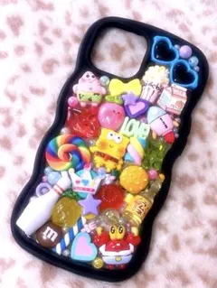 原宿系ポップ デコiPhone15ケース お菓子パーツいっぱい カラフル