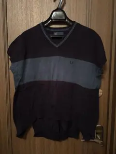 FRED PERRY Vネック ニットベストのサムネイル