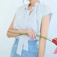 【美品】stola フリルボウタイブラウスストライプのサムネイル