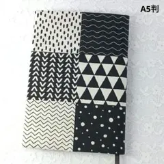 ハンドメイドブックカバー　A5判　和柄　幾何学模様　生成り　モノトーン