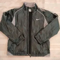 ナイキ　ウインドブレーカー　キッズ　130サイズぐらい（Sと記載あり）