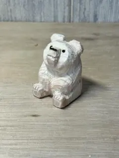 木製クマの置物 明日の希望を見つめて