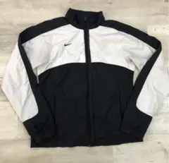 Nike ナイロンジャケット 黒・白 A0127014