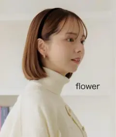 【試し使いのみ】flower ベロアタイトヘアバンド カチューシャのサムネイル