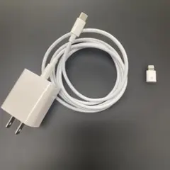 USB-C to Lightning充電ケーブルとアダプタ