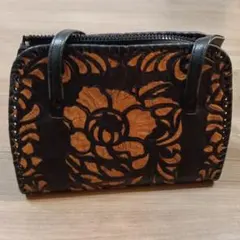 花模様のコンパクトハンドバッグ