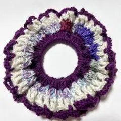 フリルシュシュ（かぎ針編み）！紫と白！ニットのヘアアクセサリー！ハンドメイド