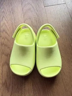 adidas アディダス　yeeze 子供靴　ラバーサンダル　キッズ　14cm