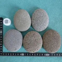 29　天然の石　平たい石　楕円石　丸石　大石　敷石　重ね石　庭石　水槽石　花壇石のサムネイル