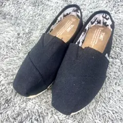 新品TOMS トムス スリッポン 黒 廃番品 アニマル柄 W7.5 24.5cm - メルカリ