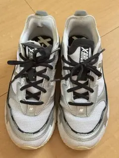 New Balance シルバー/ホワイト シューズ