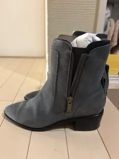 グレー スエード ショートブーツ