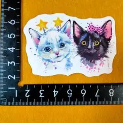 ステッカー 【よ46】 黒猫 白猫 リボン 星 耳飾り 双子２匹 仲良し
