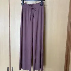 リブ素材パンツ
