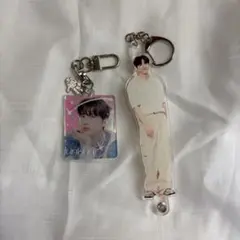 treasure ジュンギュ アクリルキーホルダー