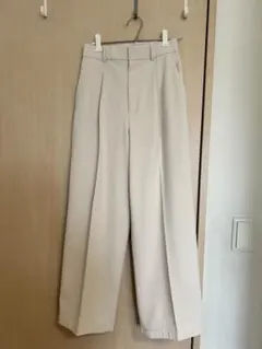 ユニクロ　タックワイドパンツ　　ナチュラルオフホワイト　S