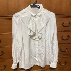 フリル付き白シャツ 長袖